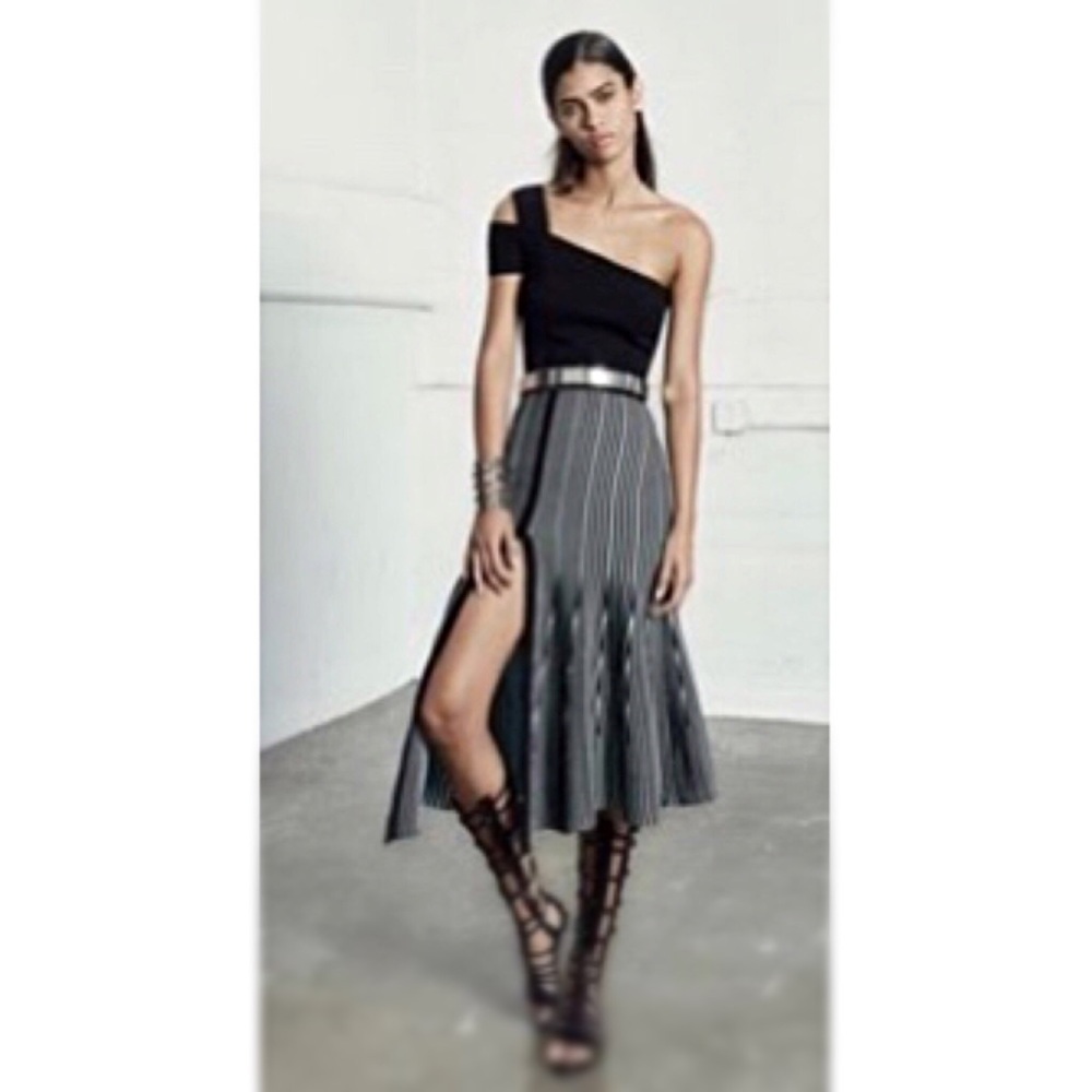 RVN One-Shoulder Top
